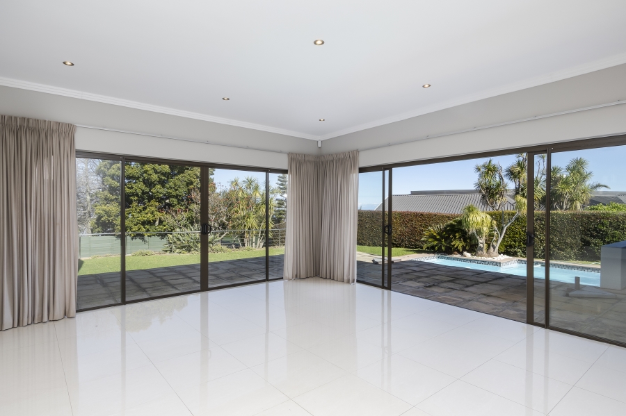 To Let 4 Bedroom Property for Rent in Helderberg Estate Western Cape